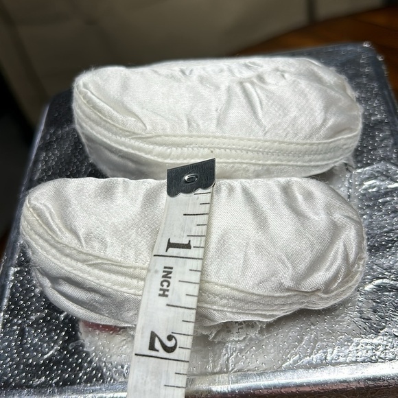 Christening booties satin & lace with ribbon ties infant size vintage 36 years - Picture 4 of 11